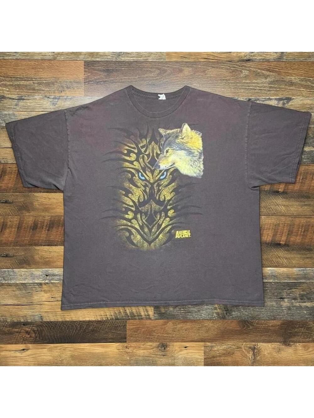 Y2K Animal Planet T-Shirt Size 2XL Wolf Tribal Graphic Print.